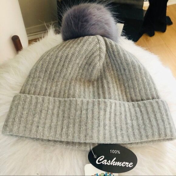 Portolano Cashmere & Faux Fur Pompom Beanie Hat, Gray, One Size, Luxurious, NWT - Picture 7 of 9